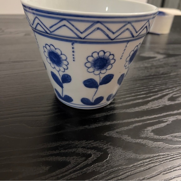 Small flower pot blue and white the floral design - Picture 1 of 4